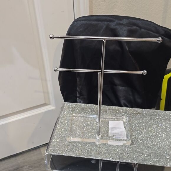 At Home Acrylic Base Silver Jewelry Display Bar Organizer - Picture 5 of 6